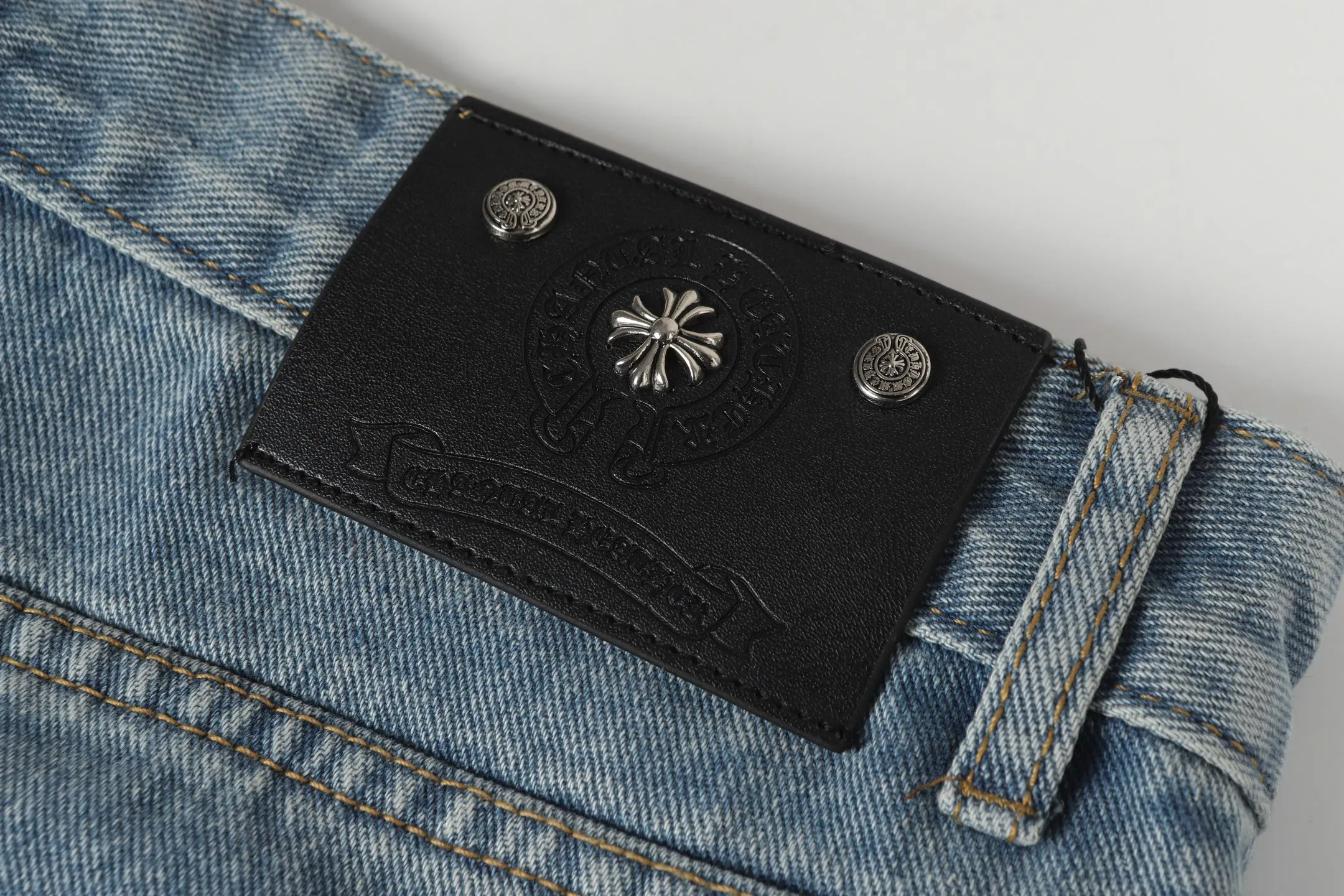 P260 Cross-border model, please do not place an order if you are pursuing quality - Chrome Hearts/Chrome Hearts Cross ✝️ Inlaid embroidered washed jeans, trousers and casual pants - High weight, high density and high quality. The wool is soft, delicate and skin-friendly. It feels soft and silky. It has excellent warmth and skin-friendly properties. - Customized weaving and dyeing, no color difference. No matter the fabric or workmanship details, it beats the ordinary version on the market - Hardware zipper accessories are all customized, full of details -Colour: washed blue -Size: 28 30 32 34 36